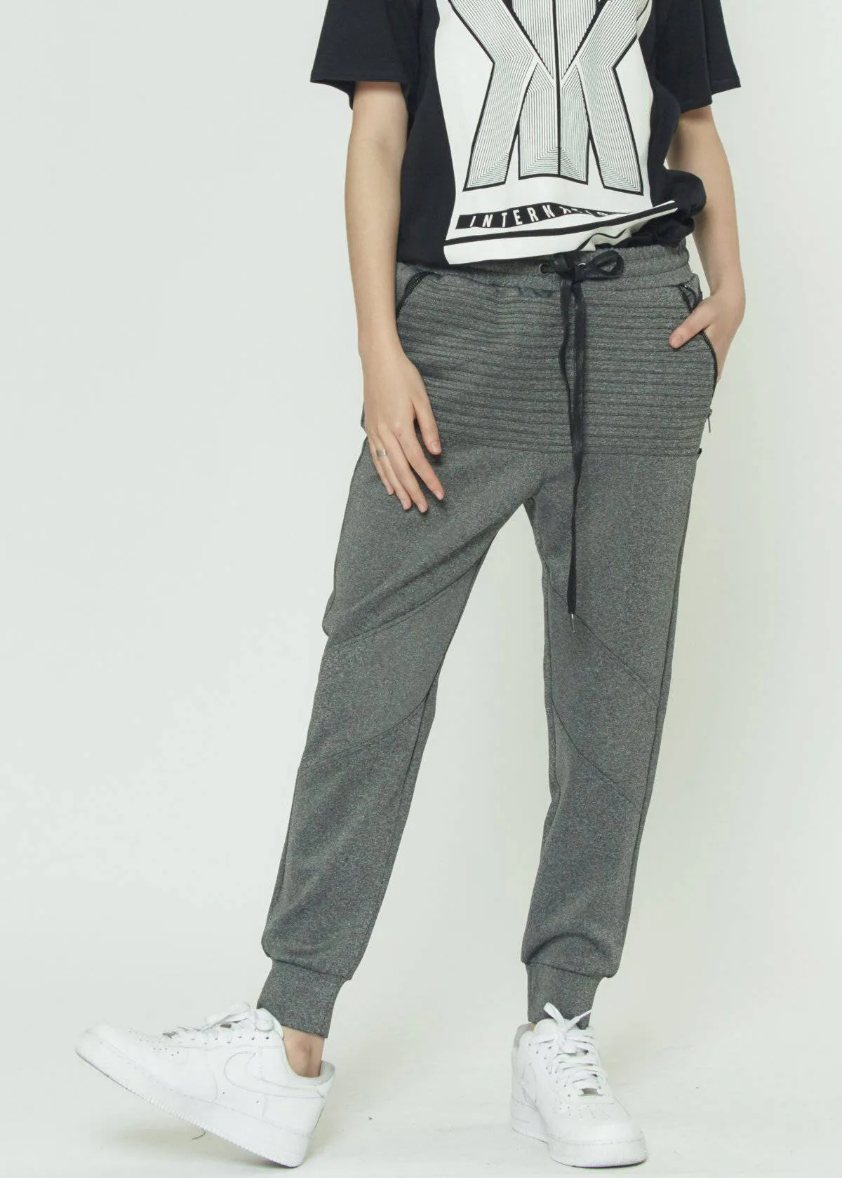 Konus Men's Track pants with Pin Tuck Detail in Charcoal