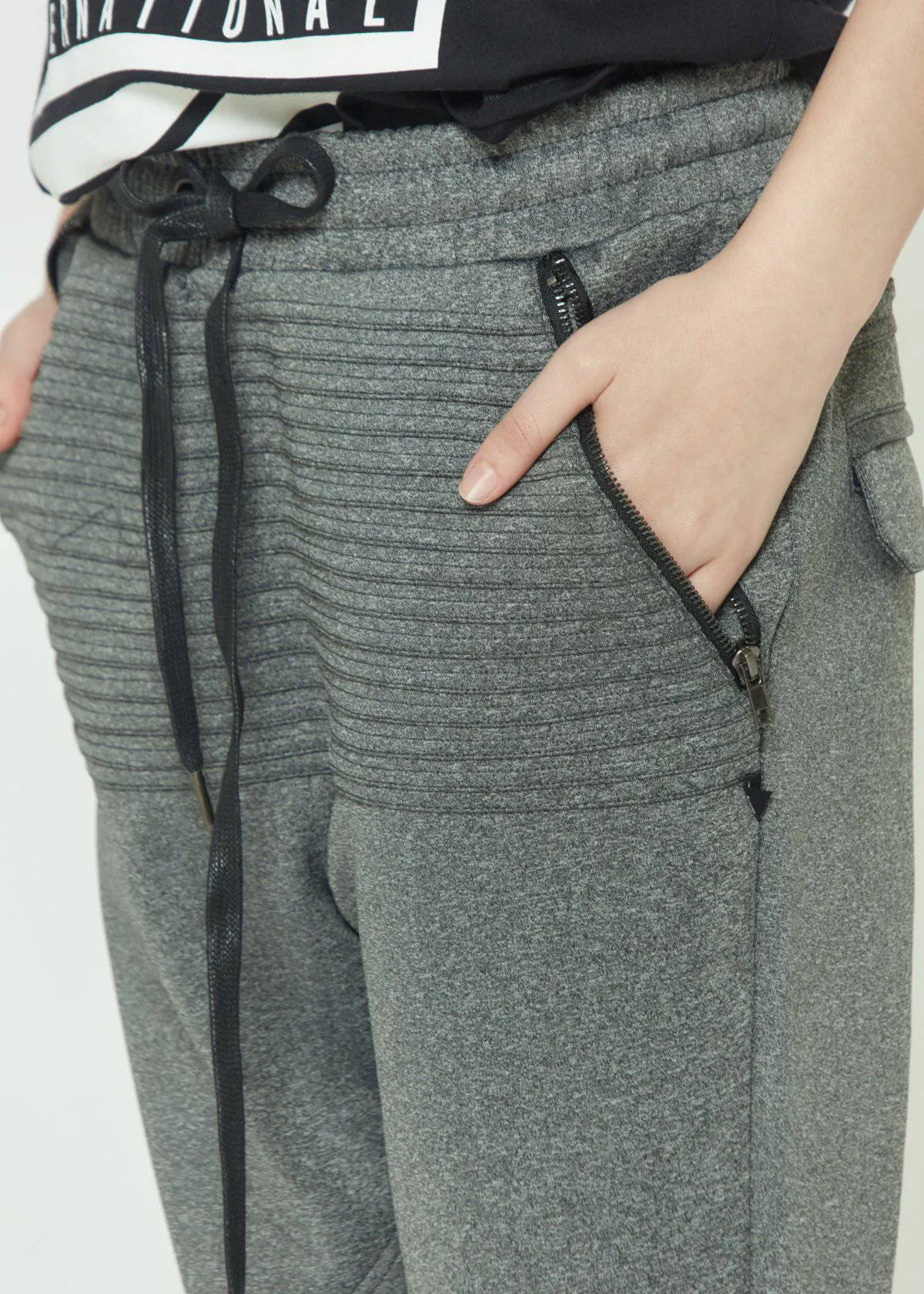 Konus Men's Track pants with Pin Tuck Detail in Charcoal