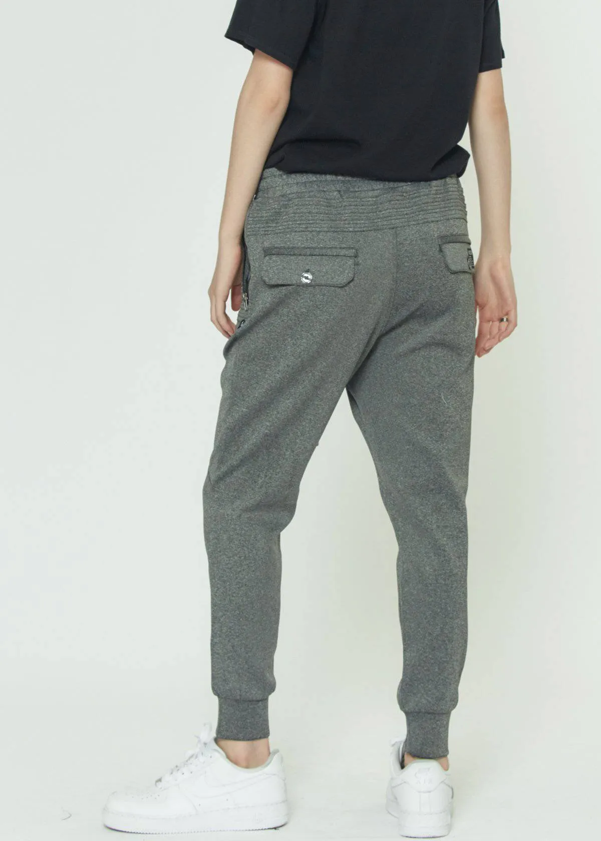 Konus Men's Track pants with Pin Tuck Detail in Charcoal